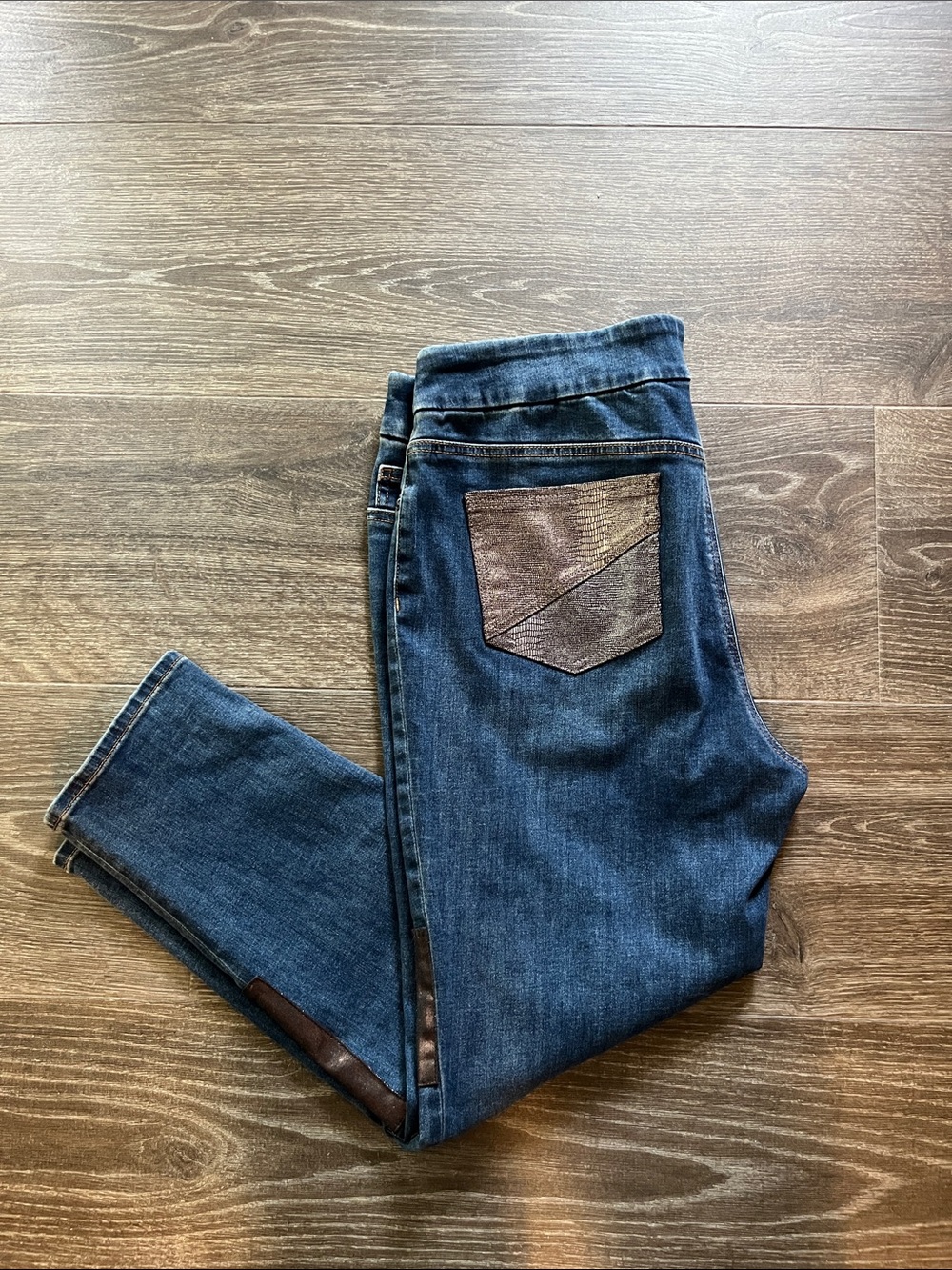 Chico's Dark Blue Jeggings with Contrasting Brown Pocket Detail